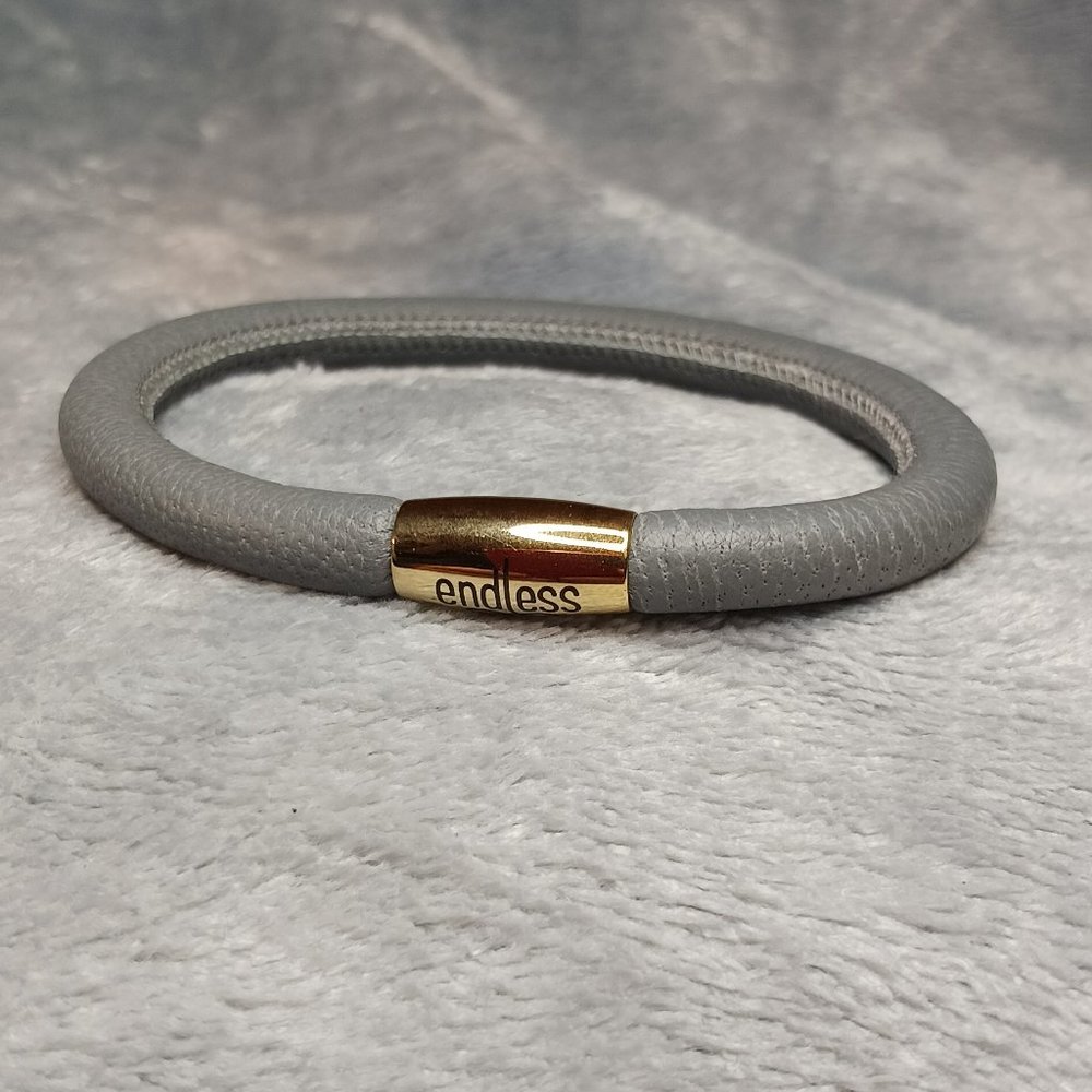 Endless Single Grey Leather Gold Clasp Bracelet By JLO 8.5 inch NEW A83